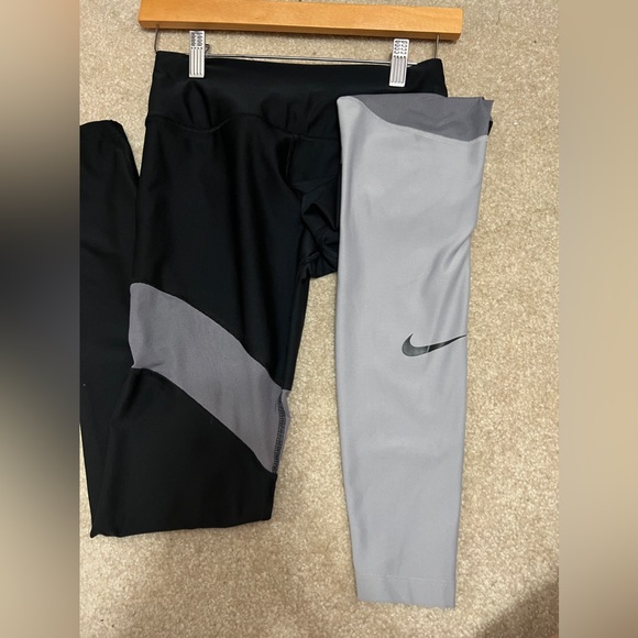 NIKE Colorblock High Waisted Leggings - Picture 1 of 5